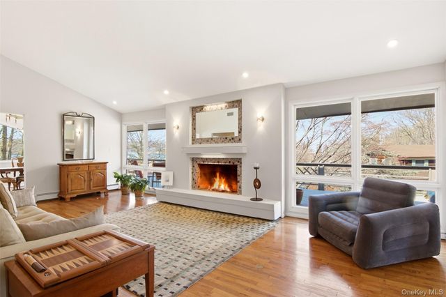 6 Laurel Way, Sea Cliff, NY 11579