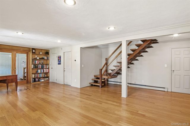 6 Laurel Way, Sea Cliff, NY 11579