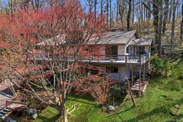 6 Laurel Way, Sea Cliff, NY 11579