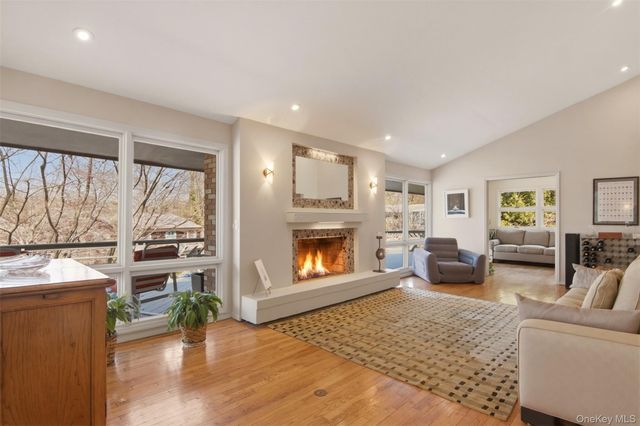 6 Laurel Way, Sea Cliff, NY 11579