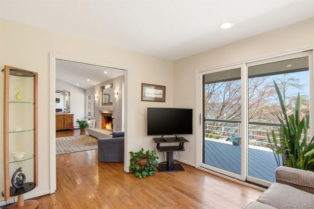 6 Laurel Way, Sea Cliff, NY 11579