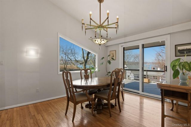 6 Laurel Way, Sea Cliff, NY 11579