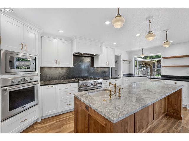 16217 Nw BARKTON Ct, Beaverton, OR 97006