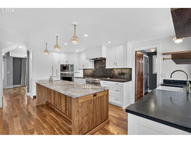 16217 Nw BARKTON Ct, Beaverton, OR 97006