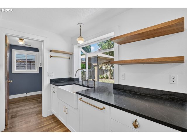 16217 Nw BARKTON Ct, Beaverton, OR 97006