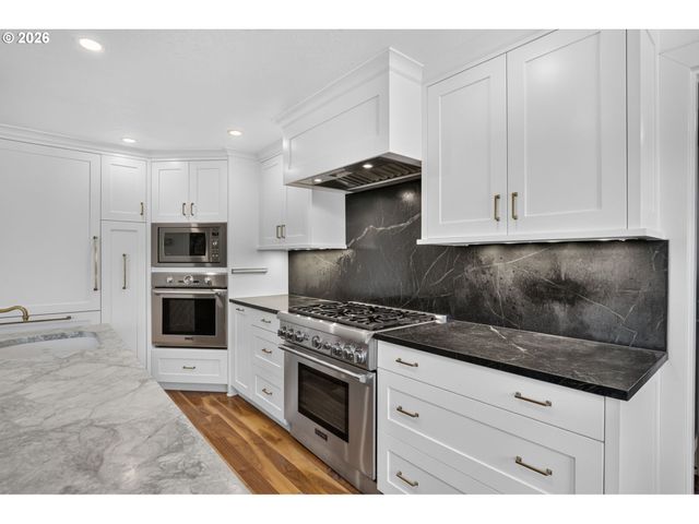16217 Nw BARKTON Ct, Beaverton, OR 97006
