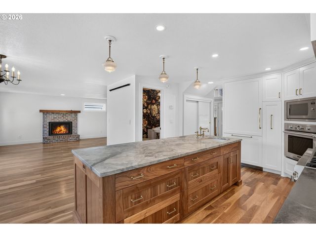 16217 Nw BARKTON Ct, Beaverton, OR 97006