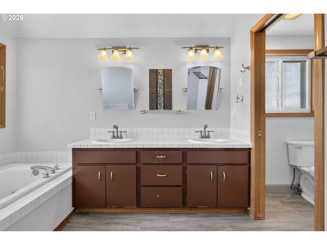 16217 Nw BARKTON Ct, Beaverton, OR 97006
