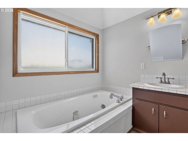 16217 Nw BARKTON Ct, Beaverton, OR 97006