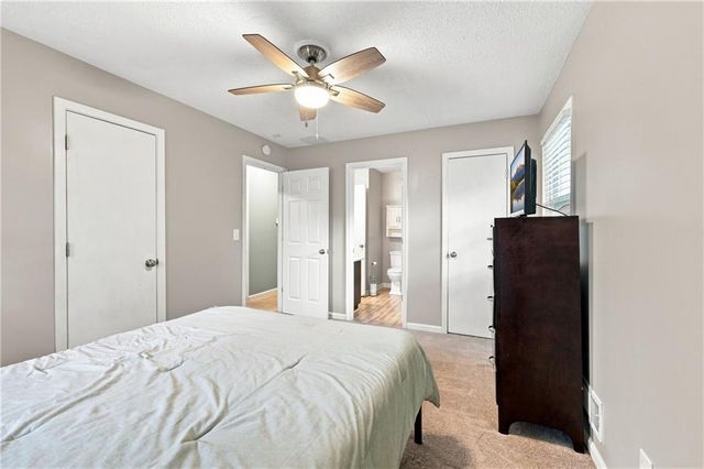 2206 S Park Avenue, Oak Grove, MO 64075