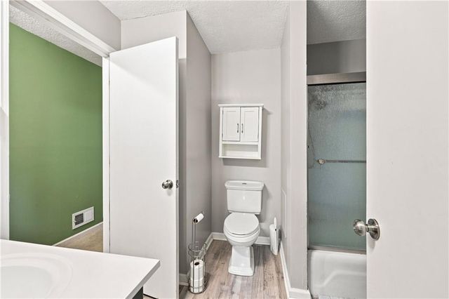 2206 S Park Avenue, Oak Grove, MO 64075