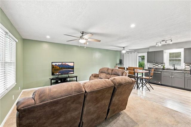 2206 S Park Avenue, Oak Grove, MO 64075