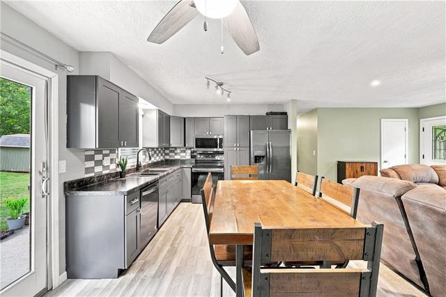 2206 S Park Avenue, Oak Grove, MO 64075