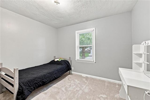 2206 S Park Avenue, Oak Grove, MO 64075