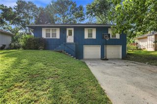 2206 S Park Avenue, Oak Grove, MO 64075
