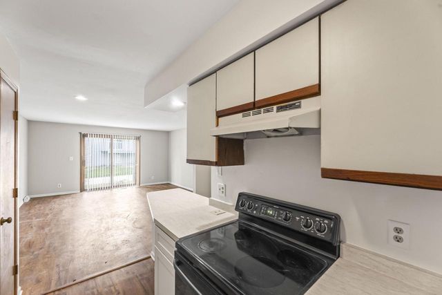 805 S Imperial DRIVE, Hartland, WI 53029