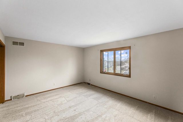 805 S Imperial DRIVE, Hartland, WI 53029