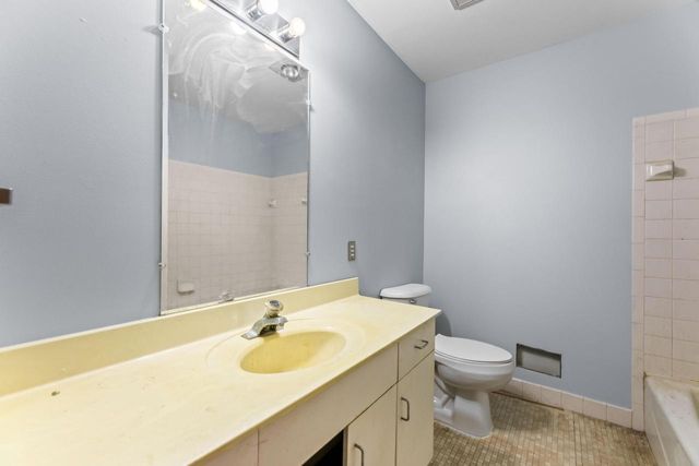 805 S Imperial DRIVE, Hartland, WI 53029