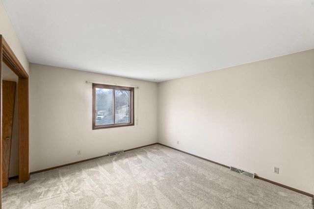 805 S Imperial DRIVE, Hartland, WI 53029