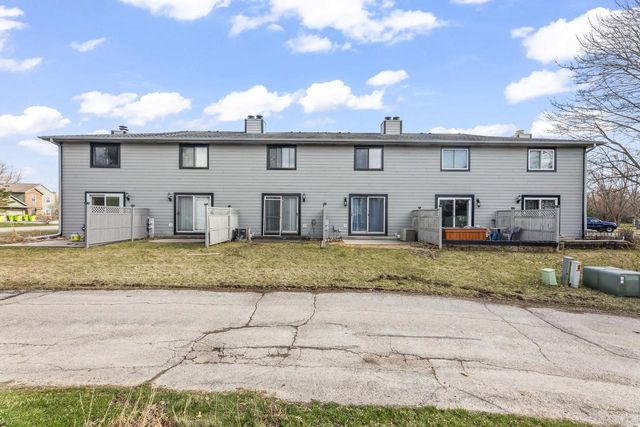 805 S Imperial DRIVE, Hartland, WI 53029