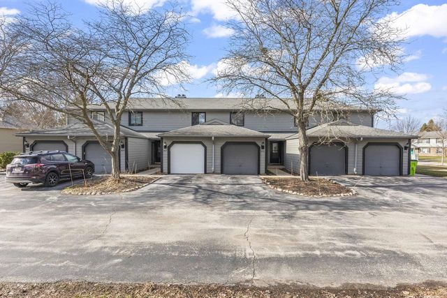 805 S Imperial DRIVE, Hartland, WI 53029