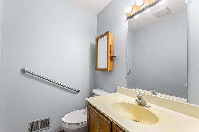 805 S Imperial DRIVE, Hartland, WI 53029