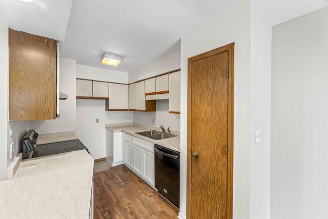 805 S Imperial DRIVE, Hartland, WI 53029