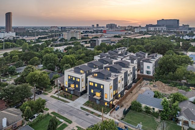 2203 Hondo Avenue 202, Dallas, TX 75219