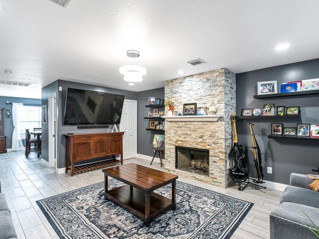 14603 Alannah Lagoon Court, Houston, TX 77083