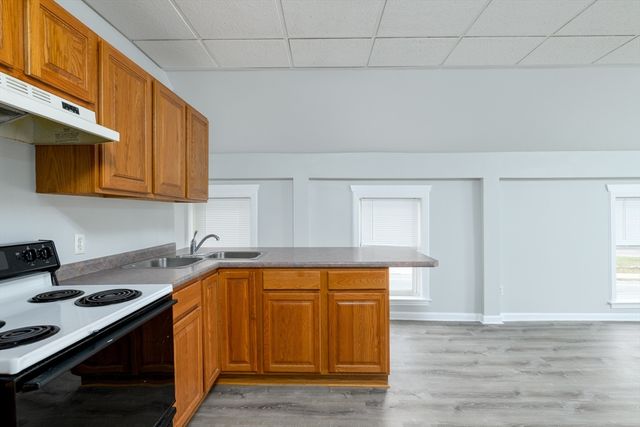 537 Main St, Sturbridge, MA 01518