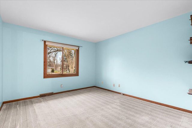 7525 N Redwood ROAD, Glendale, WI 53209