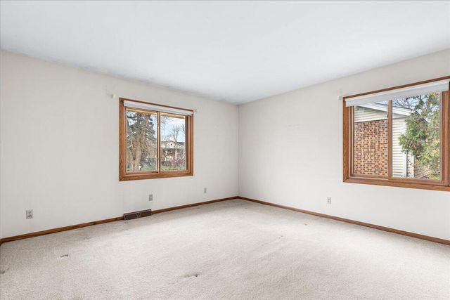 7525 N Redwood ROAD, Glendale, WI 53209