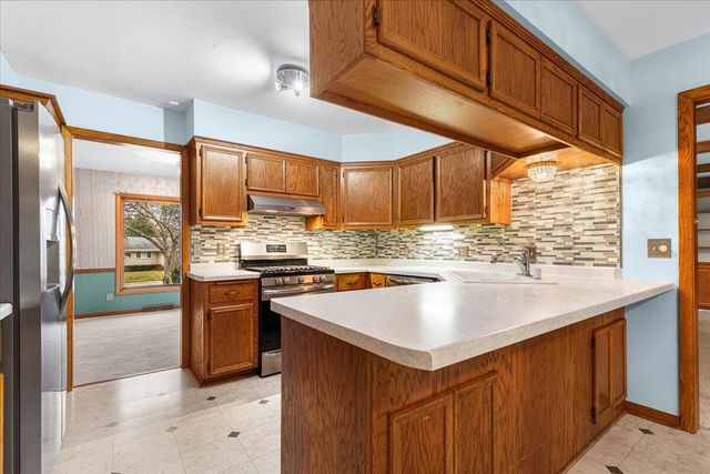 7525 N Redwood ROAD, Glendale, WI 53209