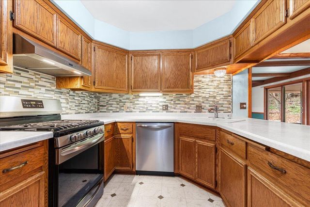 7525 N Redwood ROAD, Glendale, WI 53209