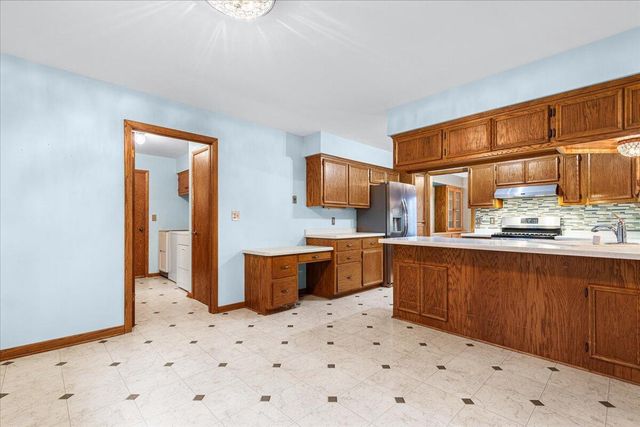 7525 N Redwood ROAD, Glendale, WI 53209