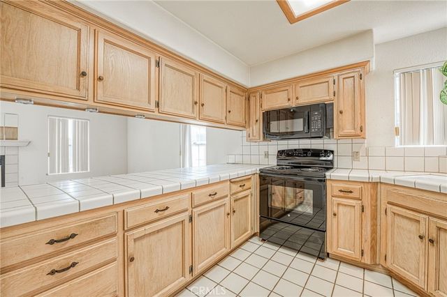 6706 N Chestnut, Fresno, CA 93710