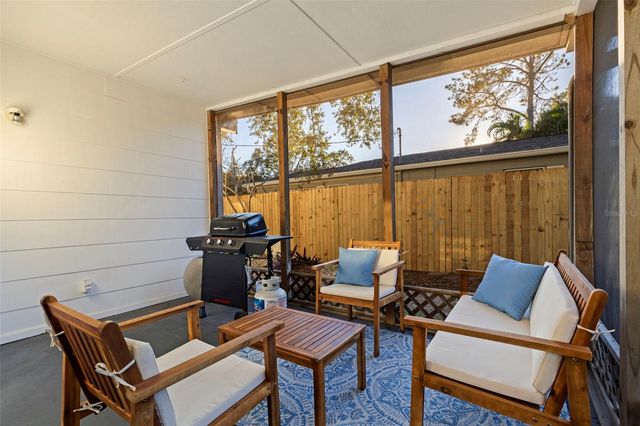 129 NW LINCOLN CIRCLE N, St Petersburg, FL 33702