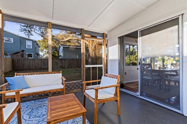 129 NW LINCOLN CIRCLE N, St Petersburg, FL 33702