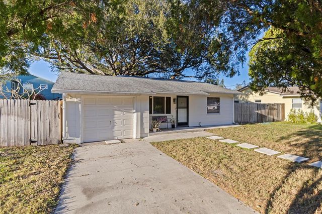 129 NW LINCOLN CIRCLE N, St Petersburg, FL 33702