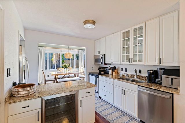 129 NW LINCOLN CIRCLE N, St Petersburg, FL 33702