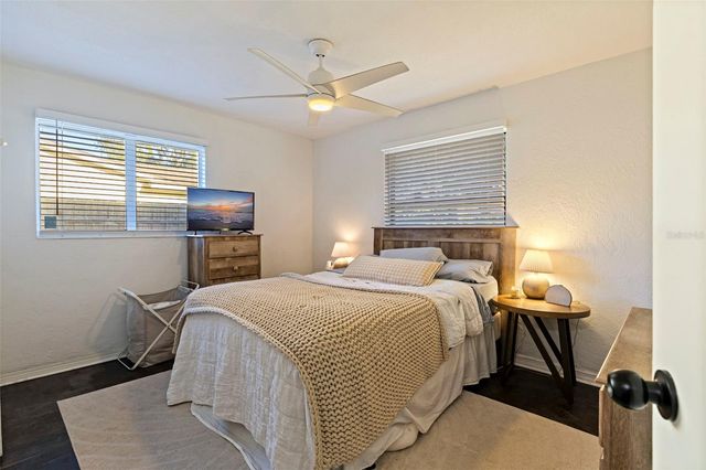 129 NW LINCOLN CIRCLE N, St Petersburg, FL 33702