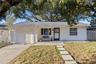 129 NW LINCOLN CIRCLE N, St Petersburg, FL 33702