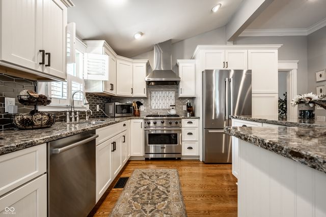 190 N Main Street, Zionsville, IN 46077