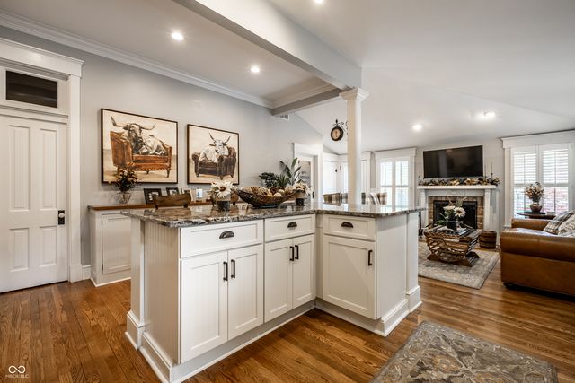 190 N Main Street, Zionsville, IN 46077