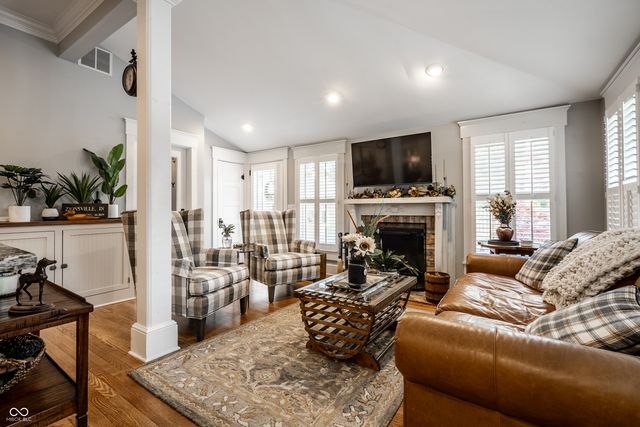 190 N Main Street, Zionsville, IN 46077