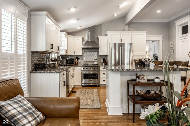 190 N Main Street, Zionsville, IN 46077