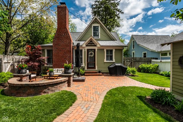 190 N Main Street, Zionsville, IN 46077