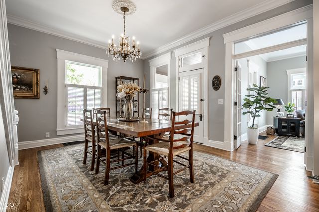 190 N Main Street, Zionsville, IN 46077