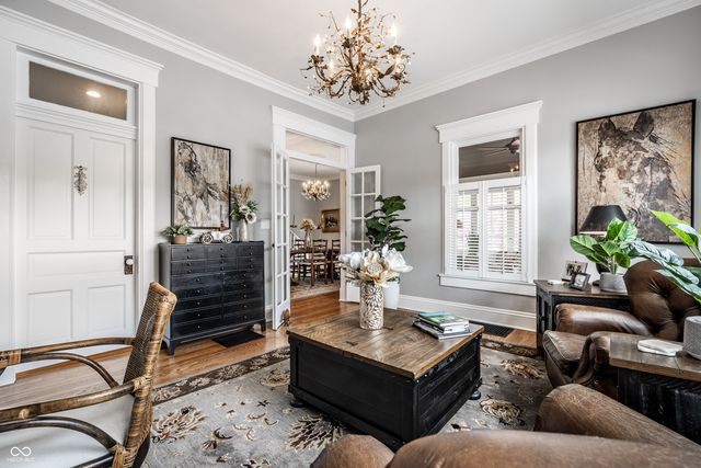190 N Main Street, Zionsville, IN 46077