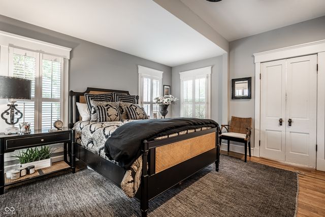 190 N Main Street, Zionsville, IN 46077